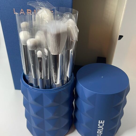 NWT LARUCE Beauty Rennie Brush Set (14 brushes + Cup) - Picture 4 of 7